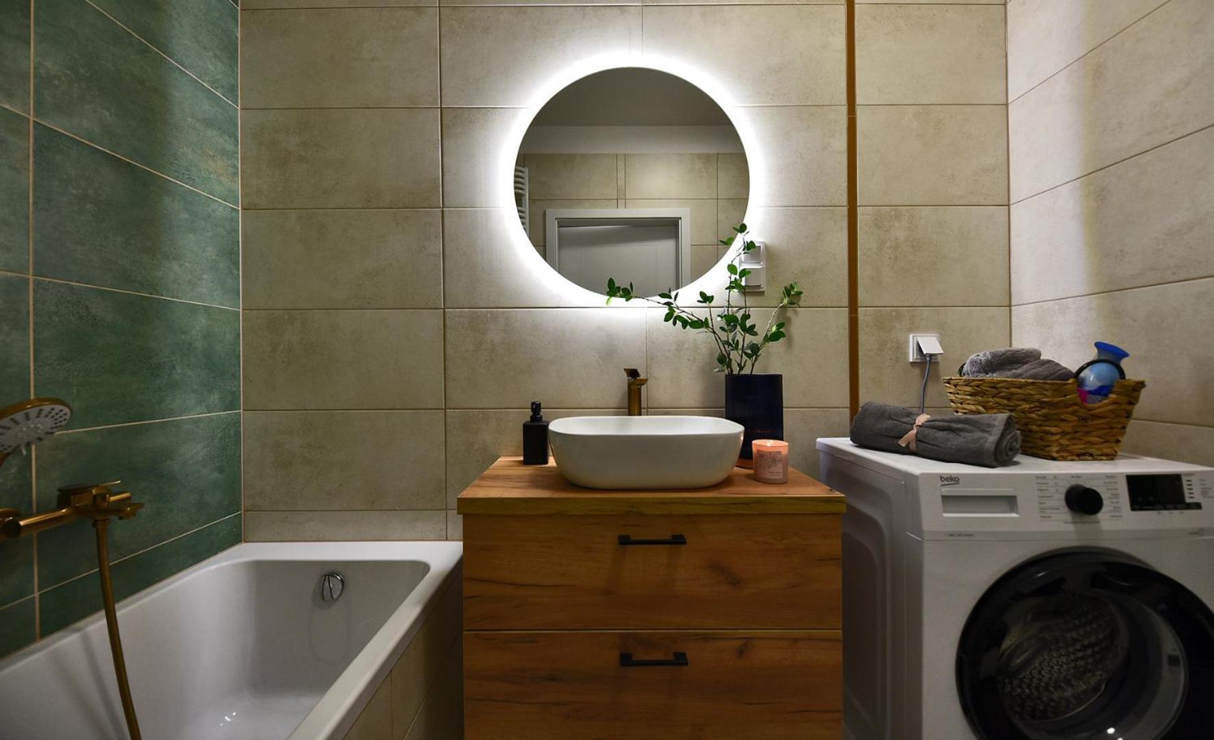 Superapart Prymasa 1000-lecia 6a, Hidden Gem - Ideal For Relaxation & Escapes *
